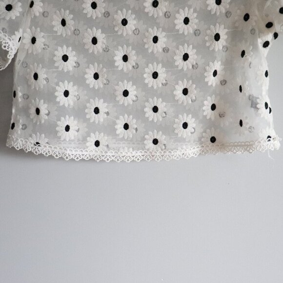 Shein Women's Sz XS White Embroidered Daisy Mesh Short Sleeve Cropped Lace Top - Picture 7 of 10
